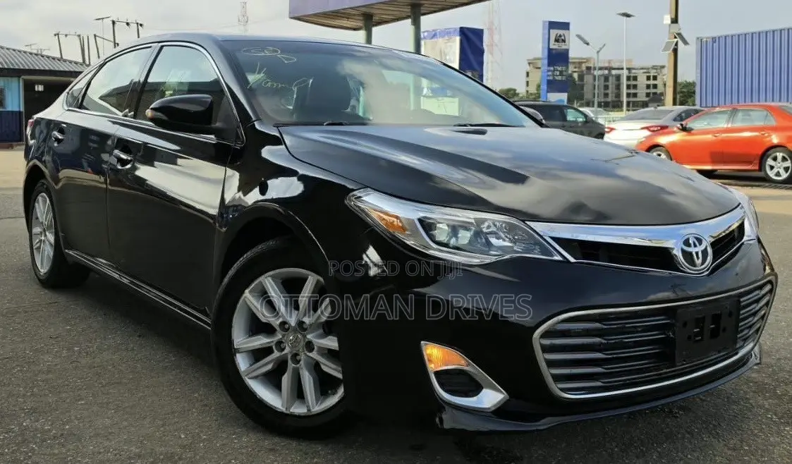Toyota Avalon XLE Premium Sedan FWD (3.5L 6cyl 6A) 2013 Black