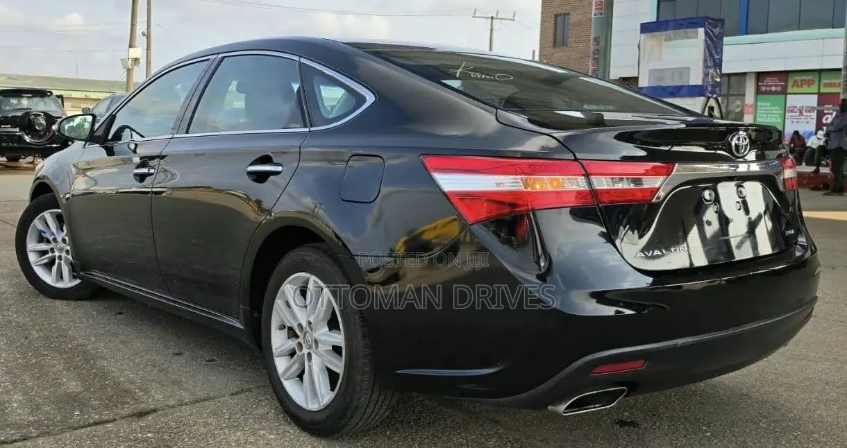 Toyota Avalon XLE Premium Sedan FWD (3.5L 6cyl 6A) 2013 Black