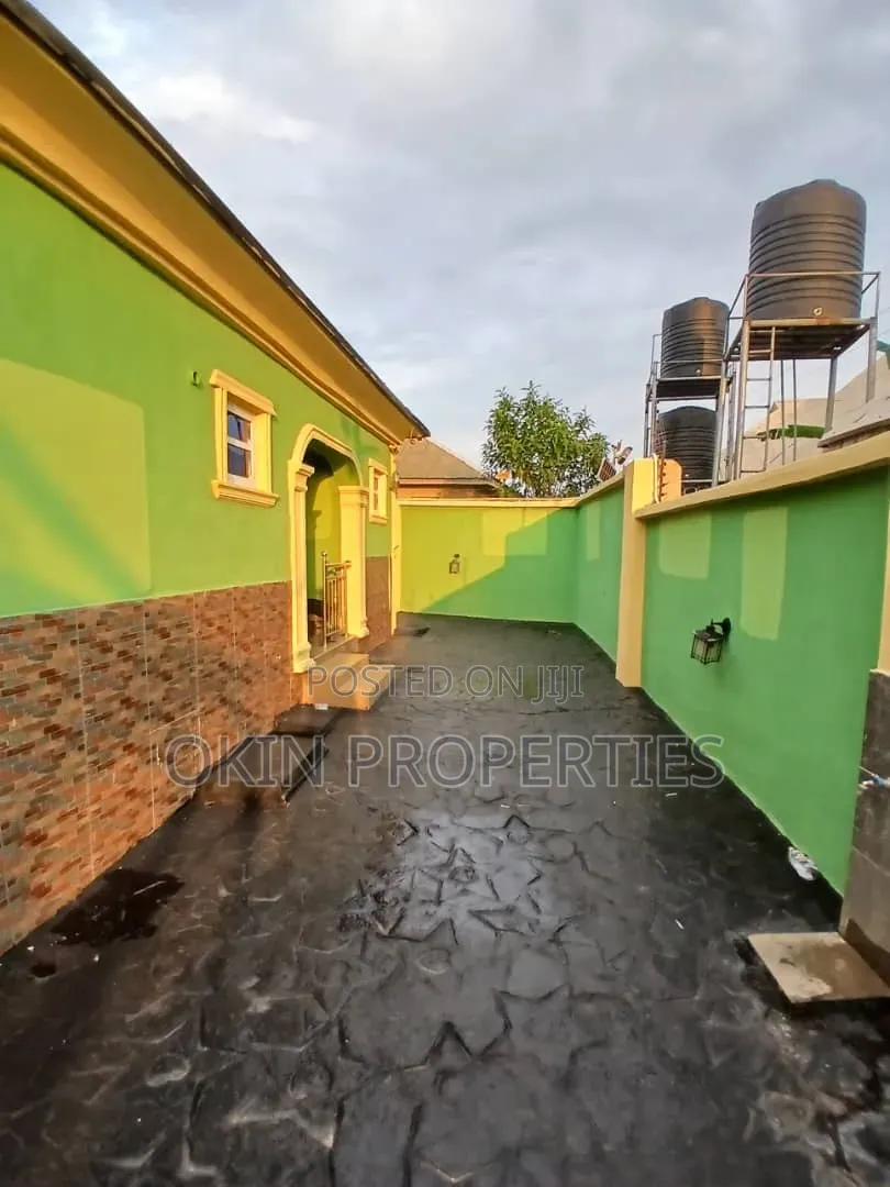 3bdrm Chalet in Aberesise Estate, Osogbo for sale