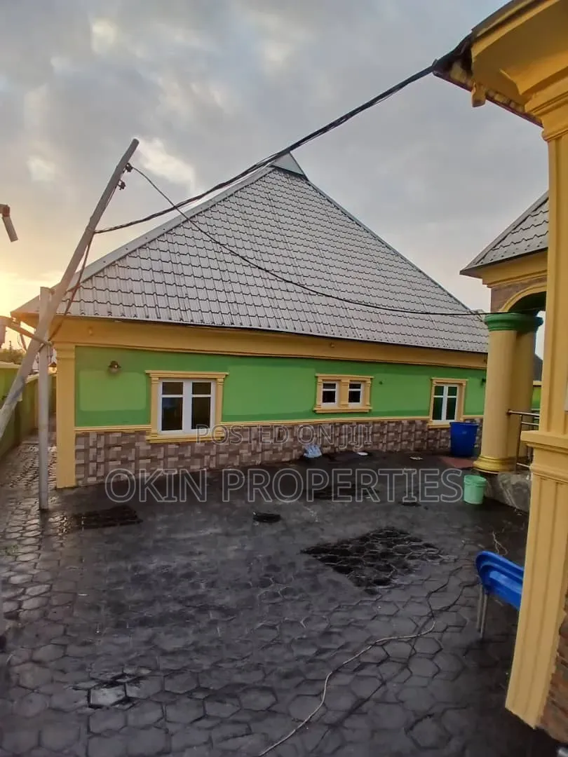 3bdrm Chalet in Aberesise Estate, Osogbo for sale