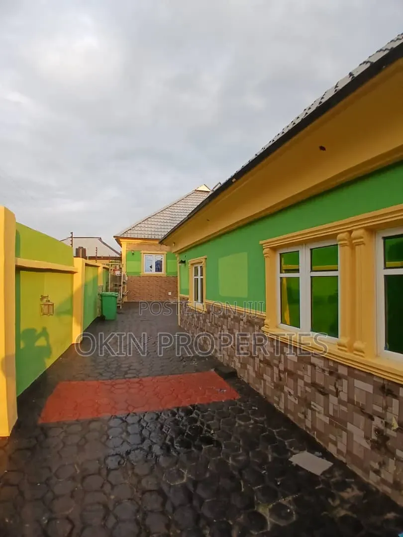 3bdrm Chalet in Aberesise Estate, Osogbo for sale