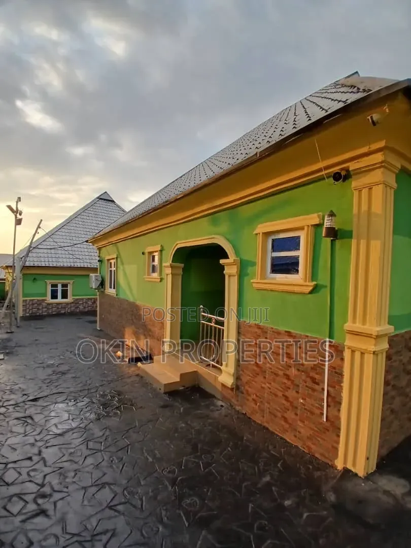 3bdrm Chalet in Aberesise Estate, Osogbo for sale