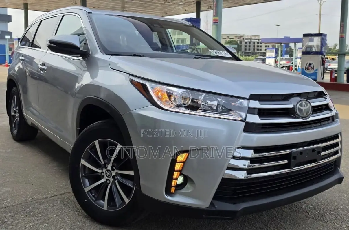 Toyota Highlander XLE 4x2 V6 (3.5L 6cyl 8A) 2018 Silver