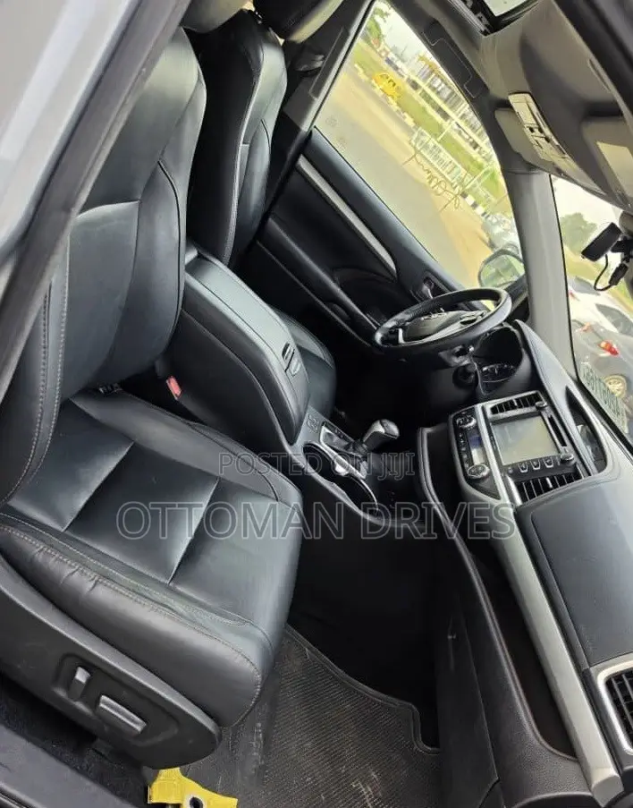 Toyota Highlander XLE 4x2 V6 (3.5L 6cyl 8A) 2018 Silver