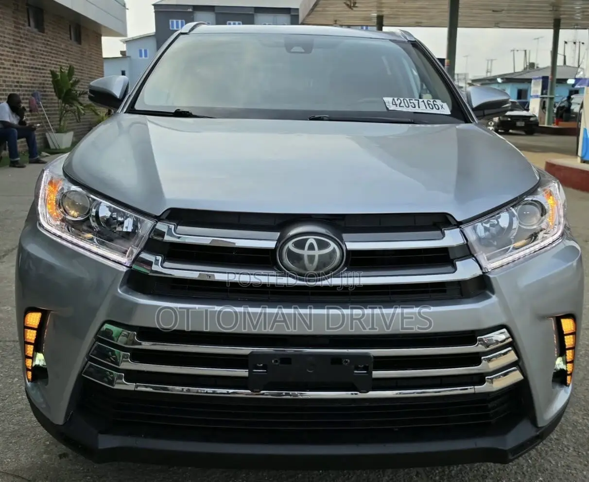 Toyota Highlander XLE 4x2 V6 (3.5L 6cyl 8A) 2018 Silver