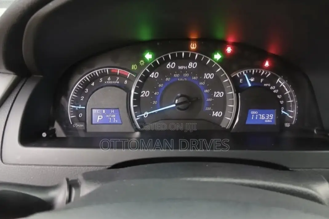 Toyota Camry XLE 4dr Sedan (2.5L 4cyl 6A) 2012 Gray