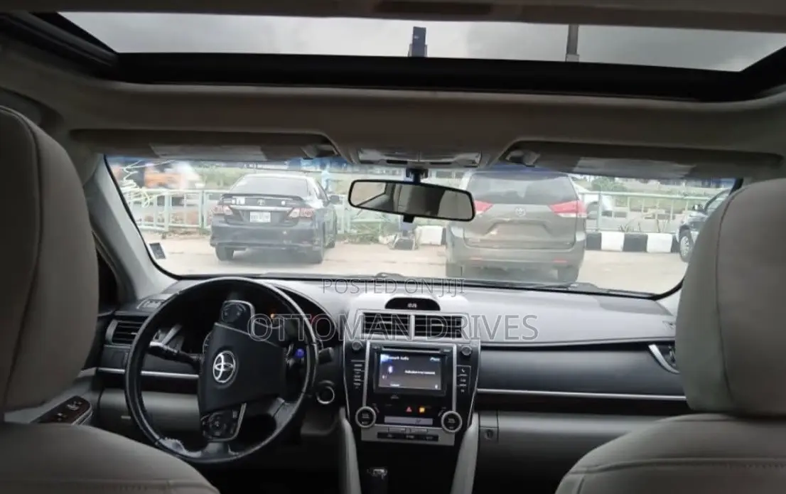 Toyota Camry XLE 4dr Sedan (2.5L 4cyl 6A) 2012 Gray