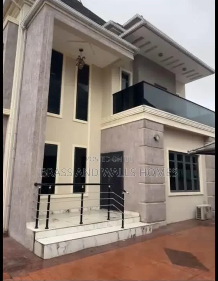 5bdrm Duplex in Wempco Road for sale