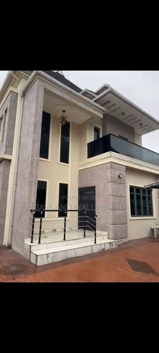 5bdrm Duplex in Wempco Road for sale
