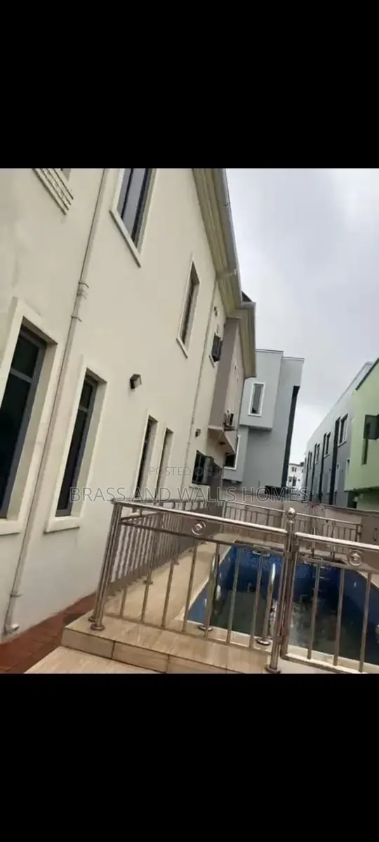 5bdrm Duplex in Wempco Road for sale
