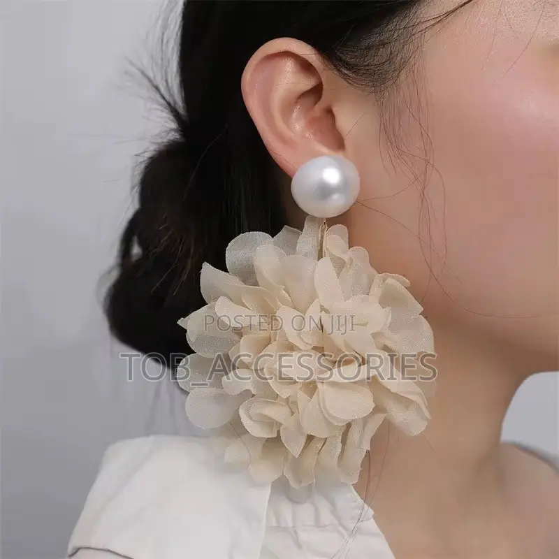 Elegant Flower Drop Earrings 