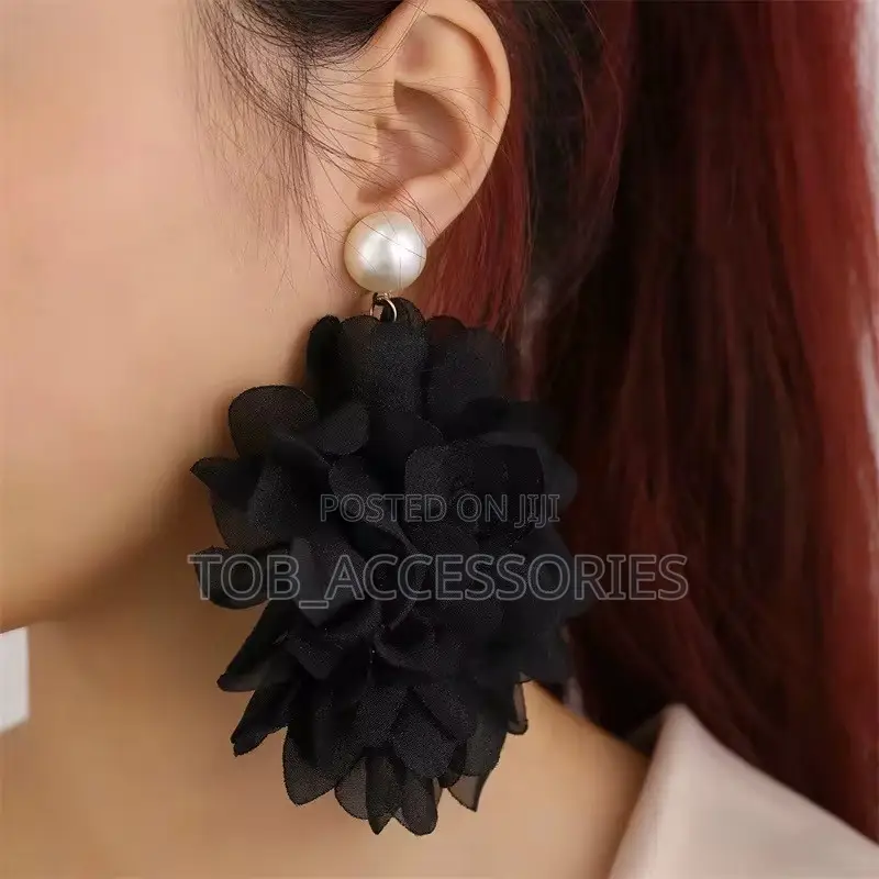 Elegant Flower Drop Earrings 