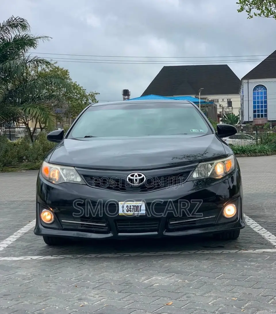 Toyota Camry SE 4dr Sedan (2.5L 4cyl 6A) 2014