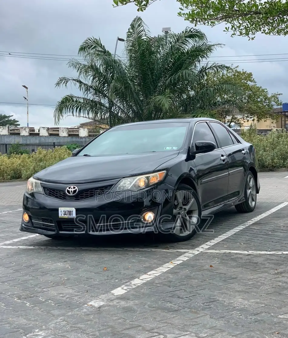 Toyota Camry SE 4dr Sedan (2.5L 4cyl 6A) 2014