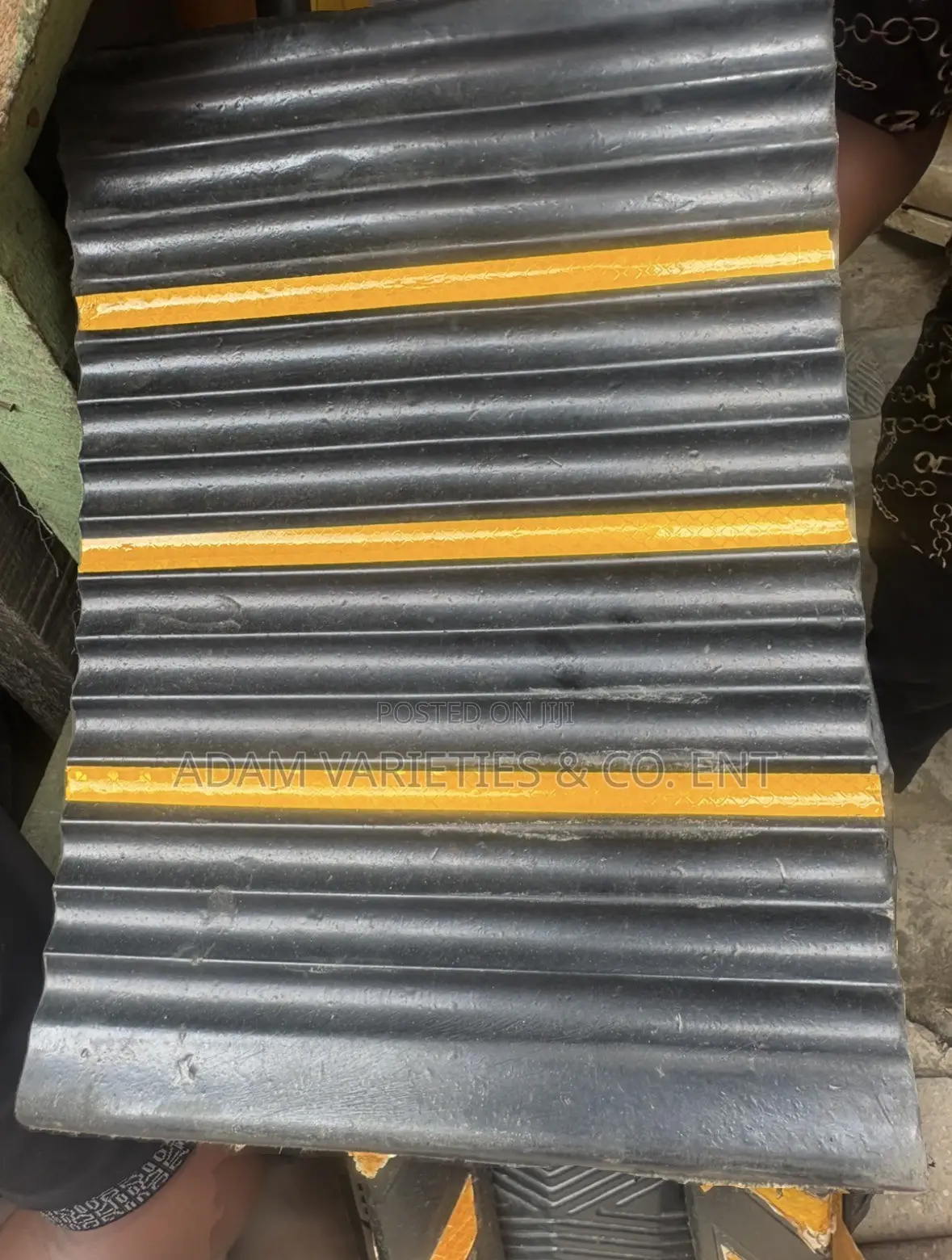Heavy - Duty Rubber Wheel Chock
