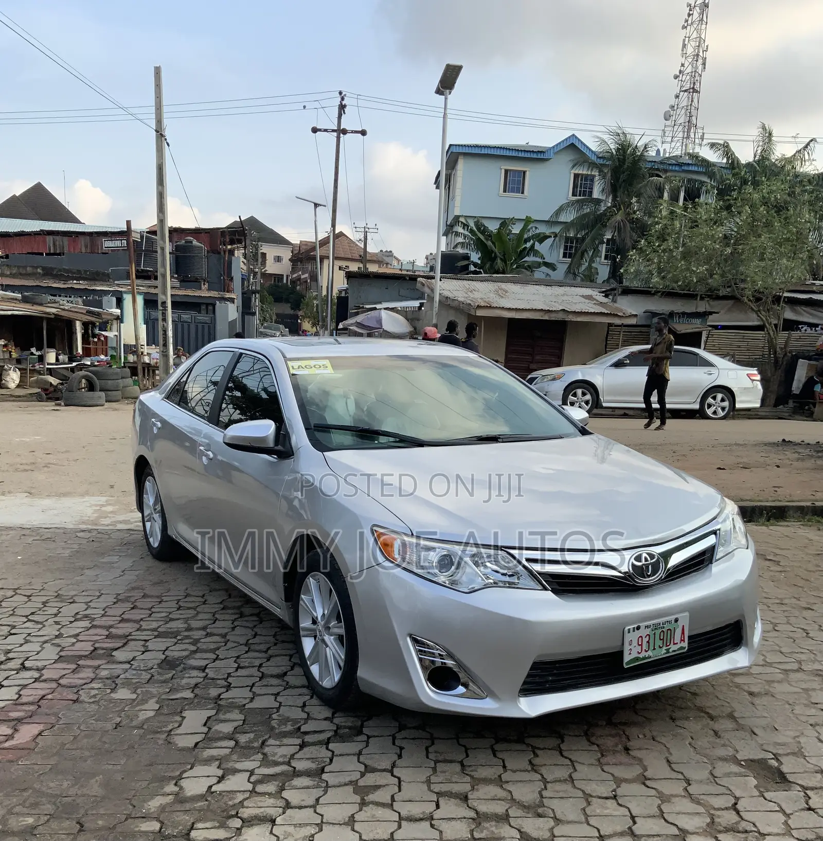 Toyota Camry XLE 4dr Sedan (2.5L 4cyl 6A) 2012 Silver