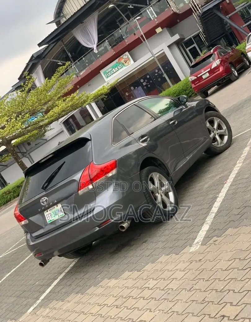 Toyota Venza V6 AWD 2011 Gray