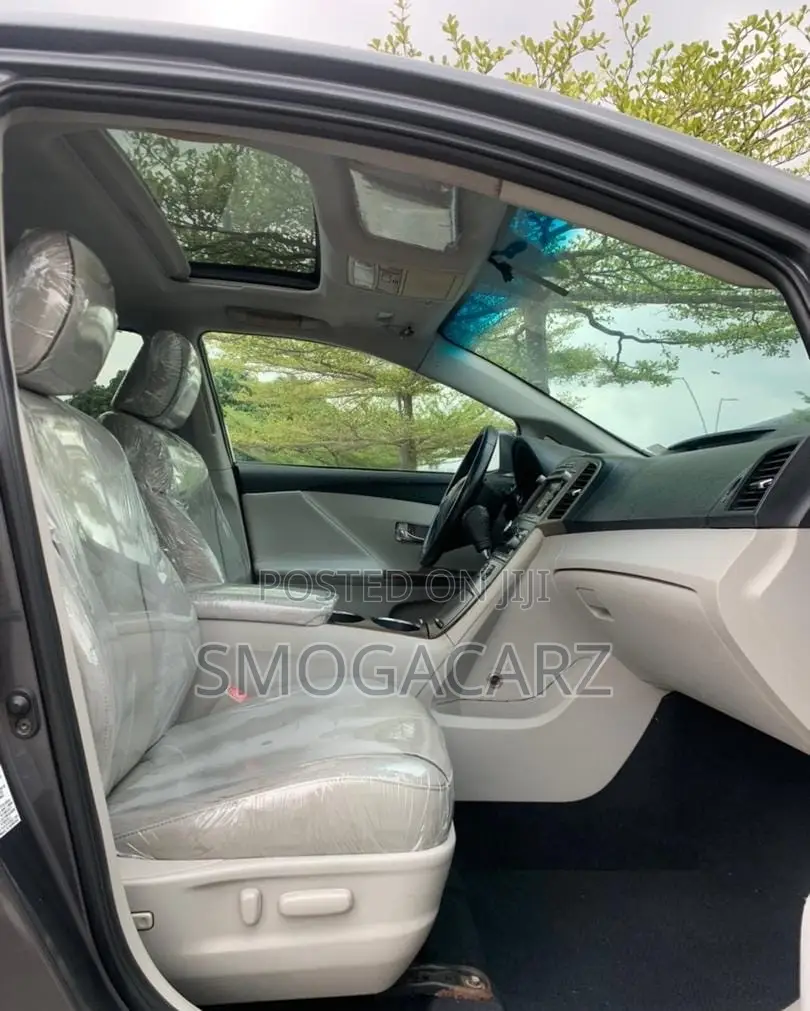 Toyota Venza V6 AWD 2011 Gray