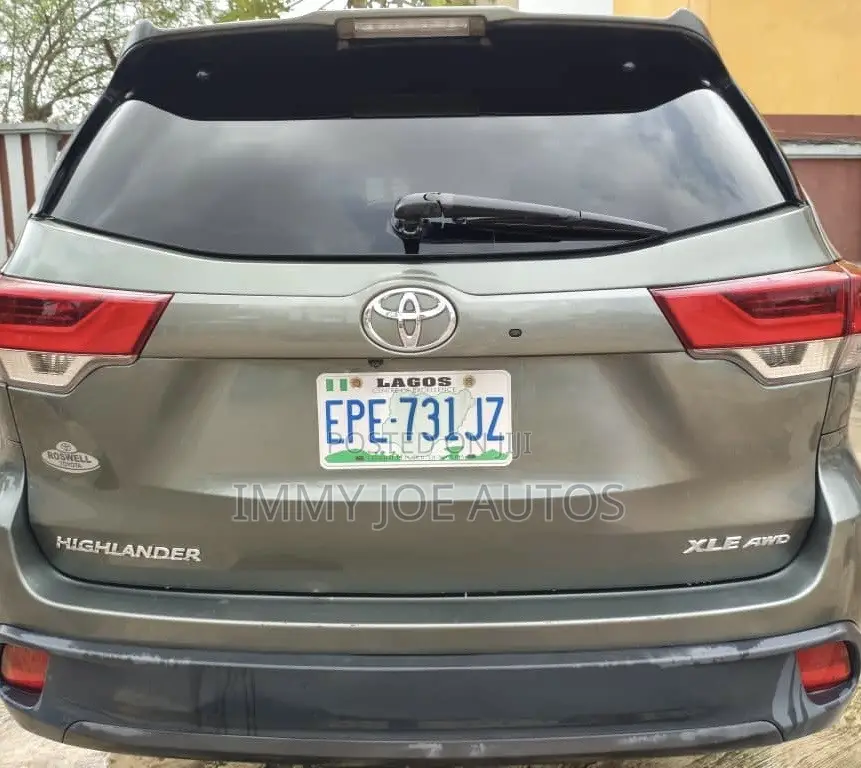 Toyota Highlander XLE 4x2 V6 (3.5L 6cyl 8A) 2018 Green