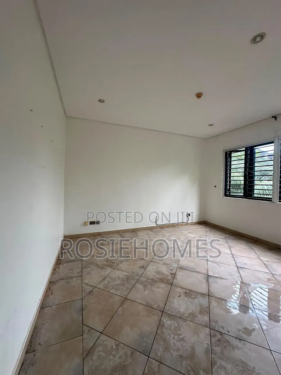 4bdrm Duplex in Banana Island for rent