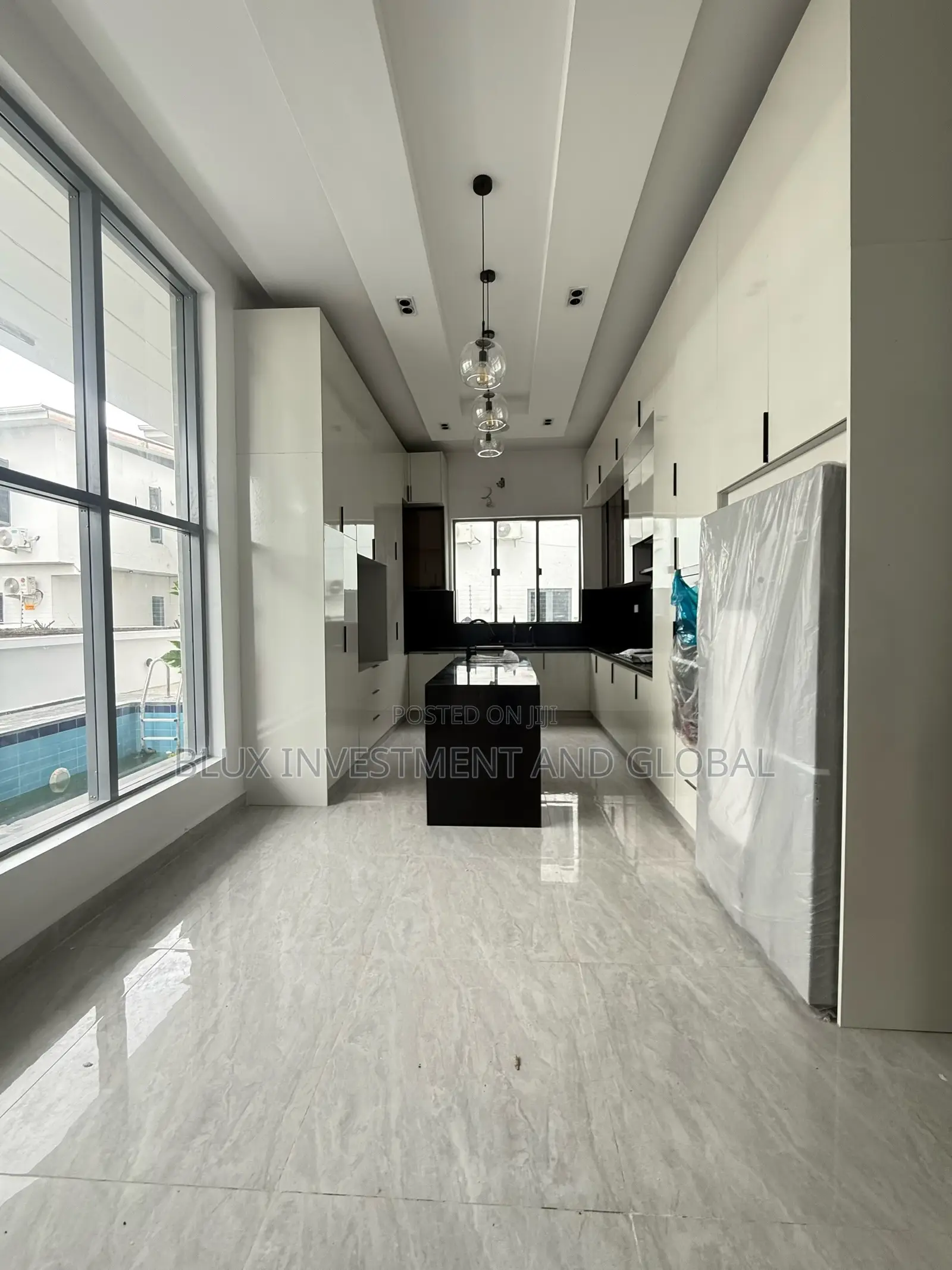 5bdrm Duplex in Off Plantinum Way for sale