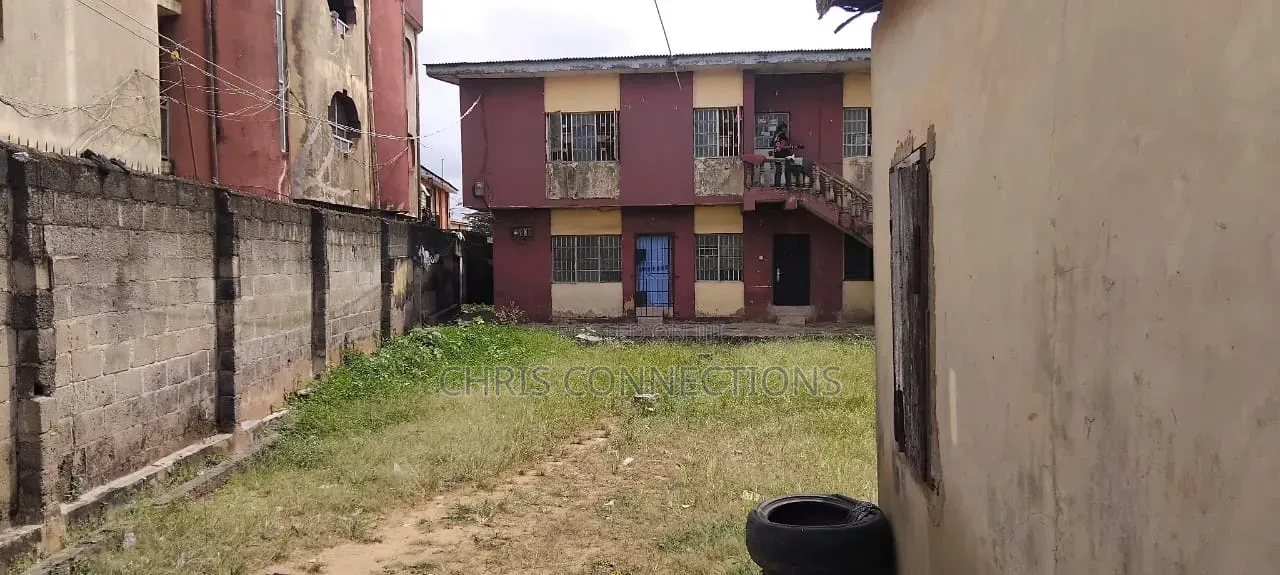 3bdrm Block of Flats in Ejigbo / Ejigbo for sale
