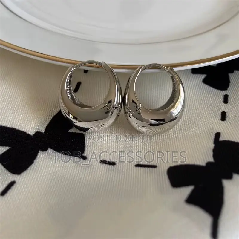 Simple Design Thick Metal v-Shaped Earring
