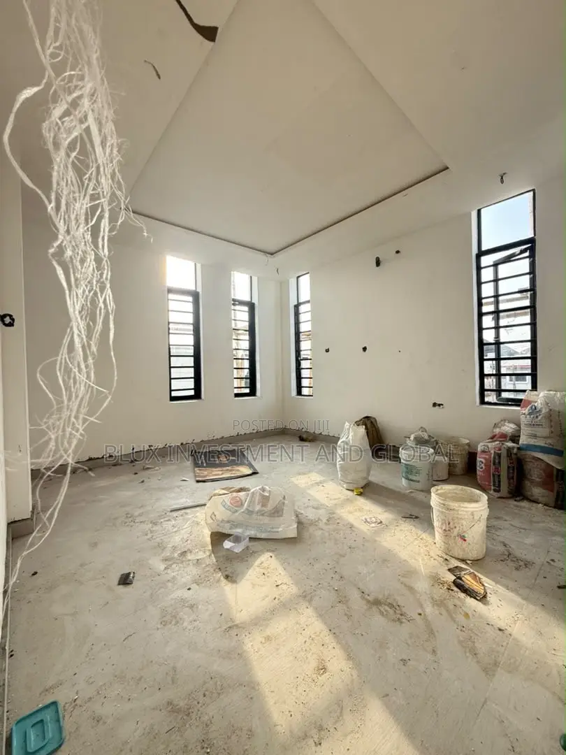 2bdrm Apartment in A Secured Close, Ologolo for sale