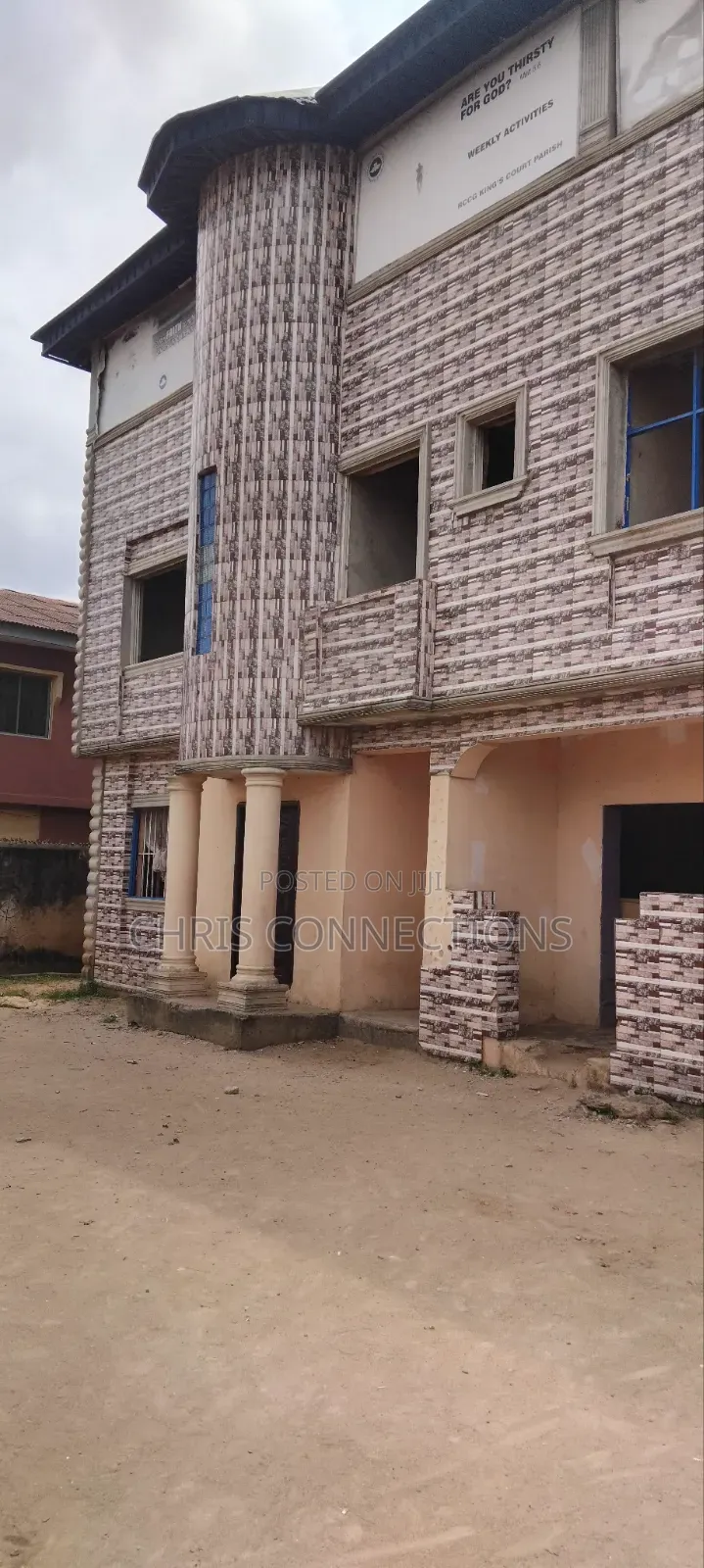3bdrm Block of Flats in Ejigbo / Ejigbo for sale