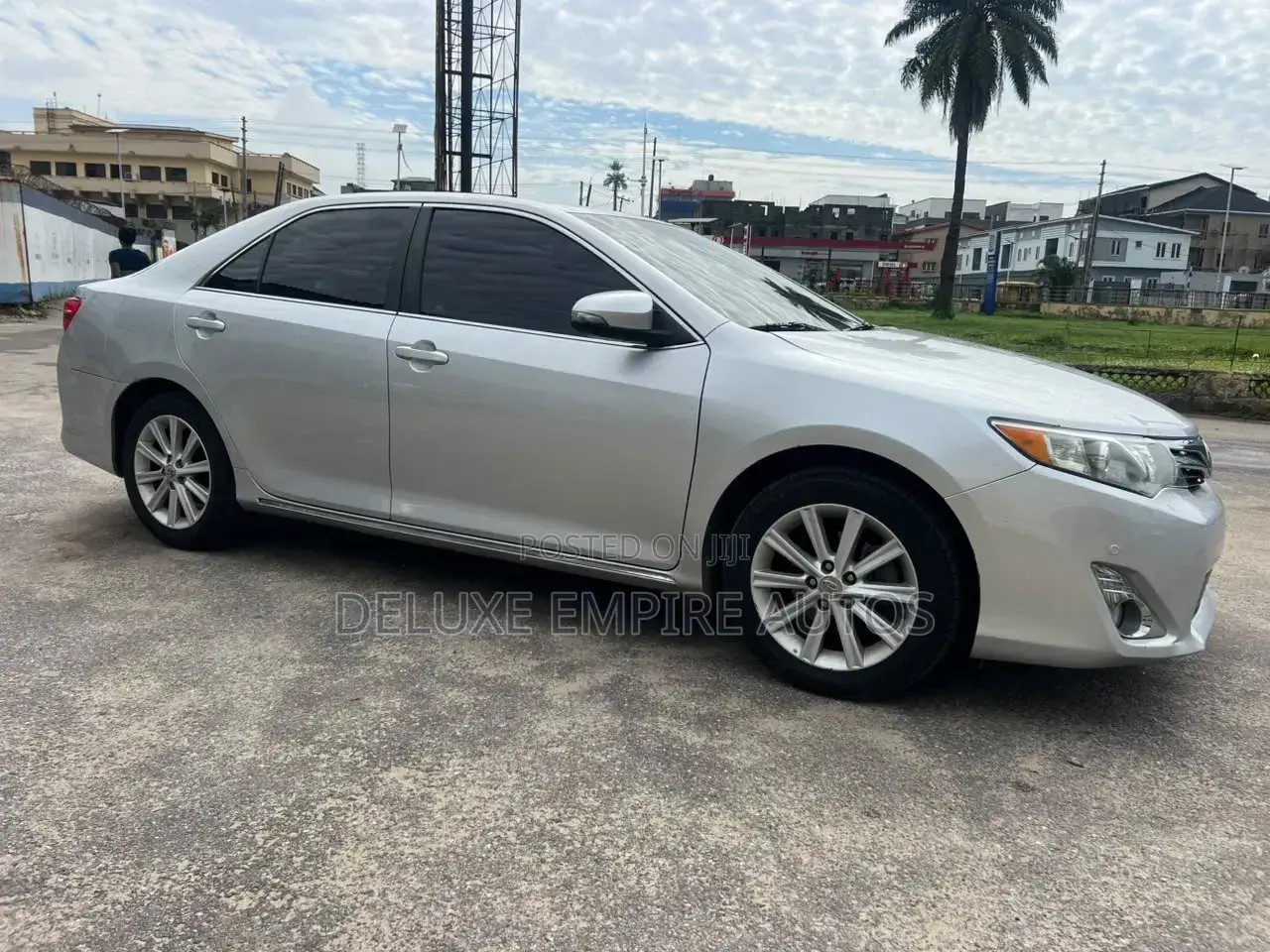 Toyota Camry XLE 4dr Sedan w/Prod. End 11/13 (2.5L 4cyl 6A) 2014 Silver