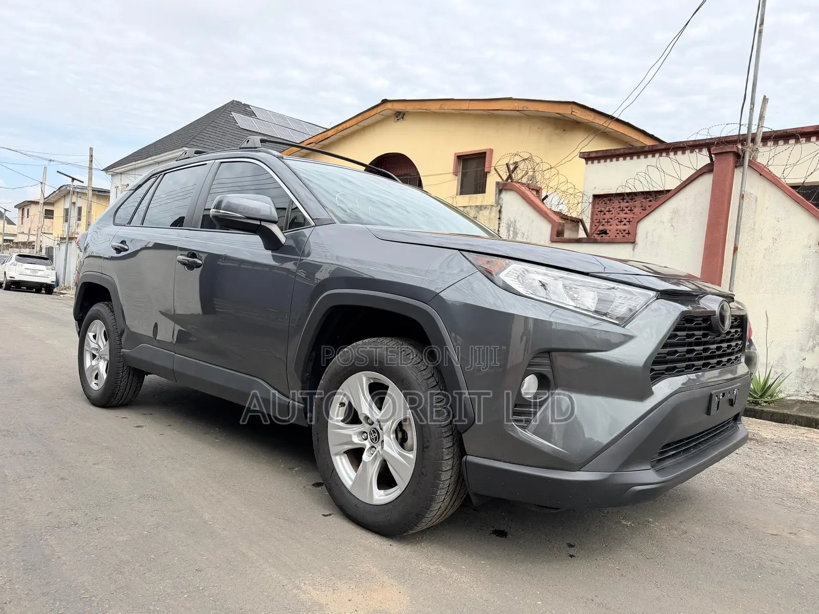 Toyota RAV4 XLE 2021 Gray
