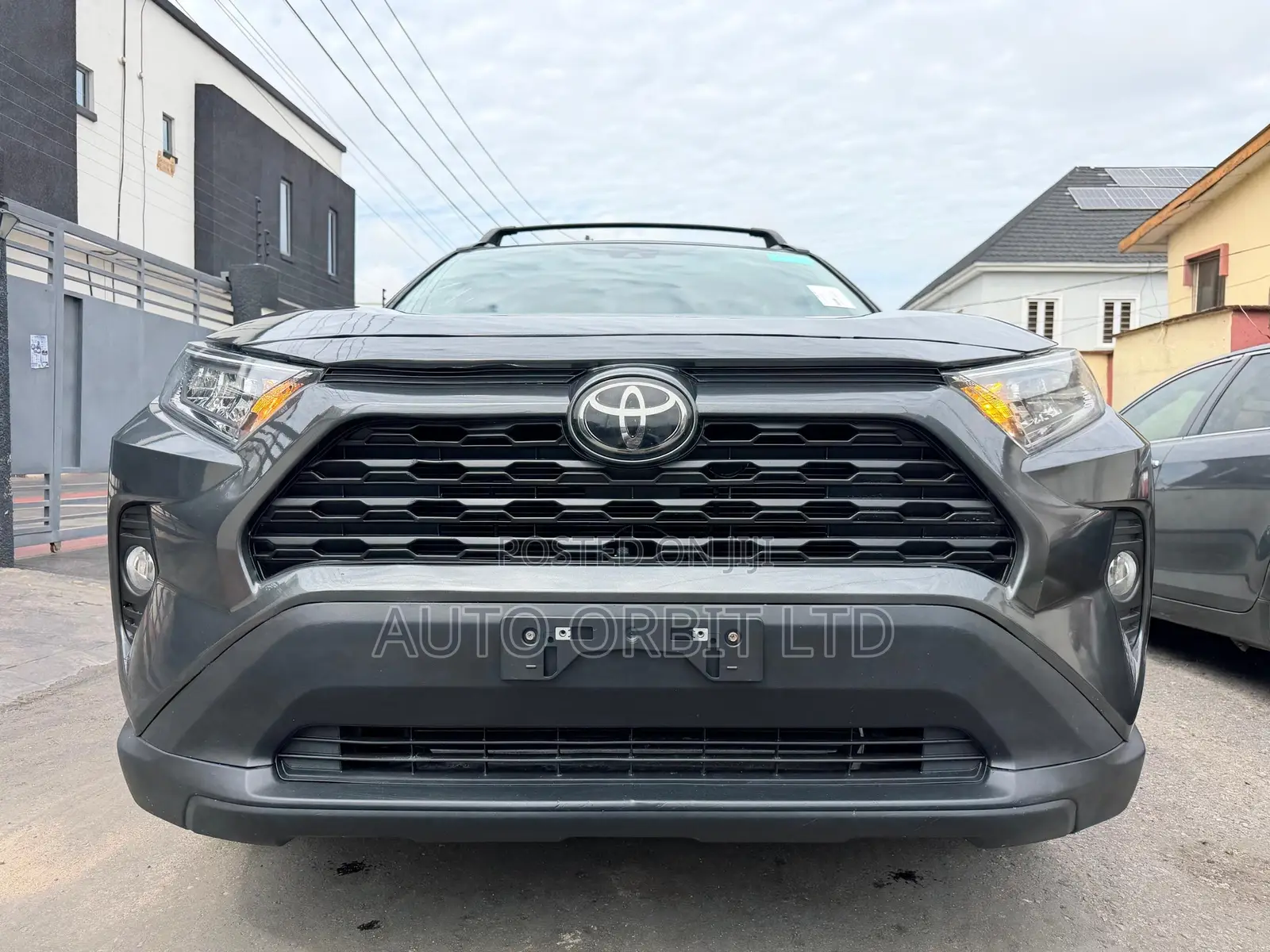 Toyota RAV4 XLE 2021 Gray