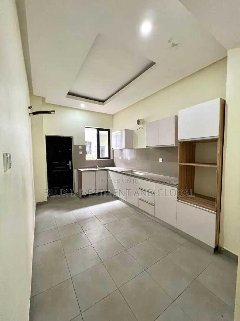 4bdrm Duplex in An Access Code, Ologolo for sale
