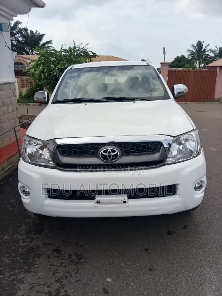 Toyota Hilux 2011 White
