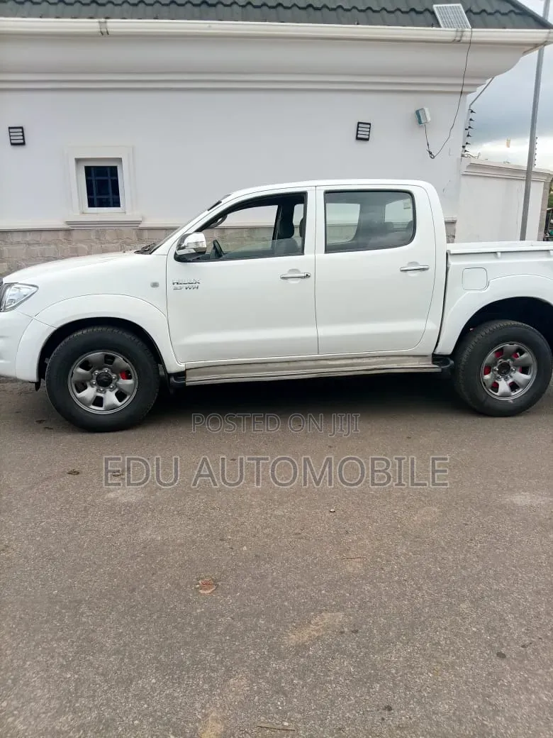 Toyota Hilux 2011 White
