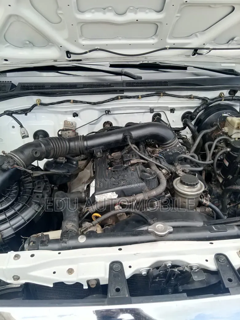 Toyota Hilux 2011 White