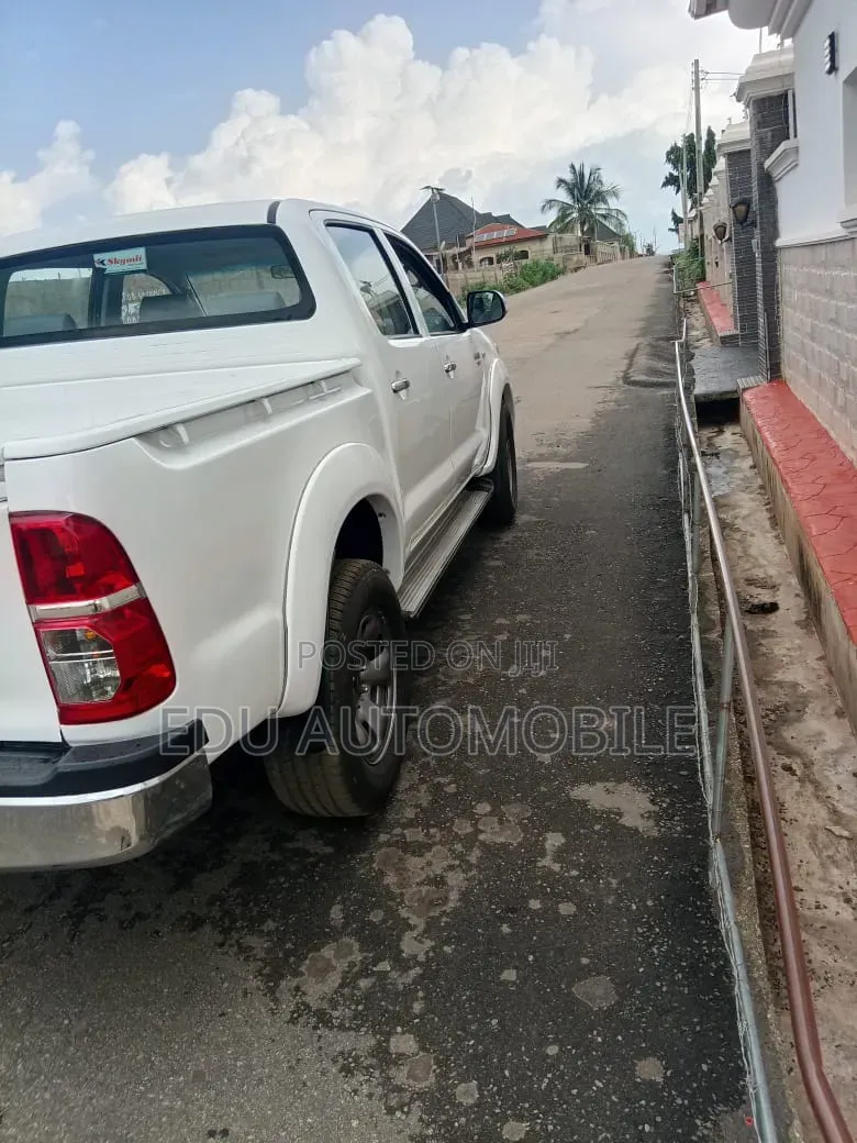 Toyota Hilux 2011 White