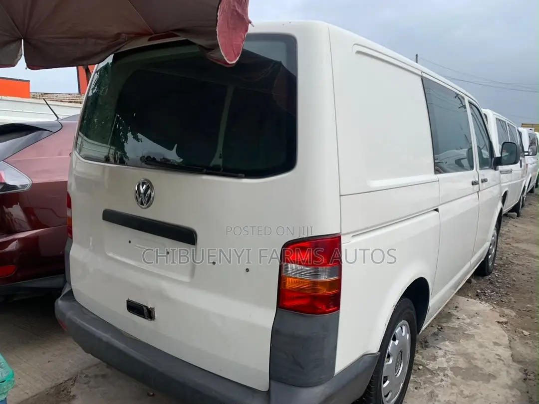 Volkswagen Transporter 2010 White