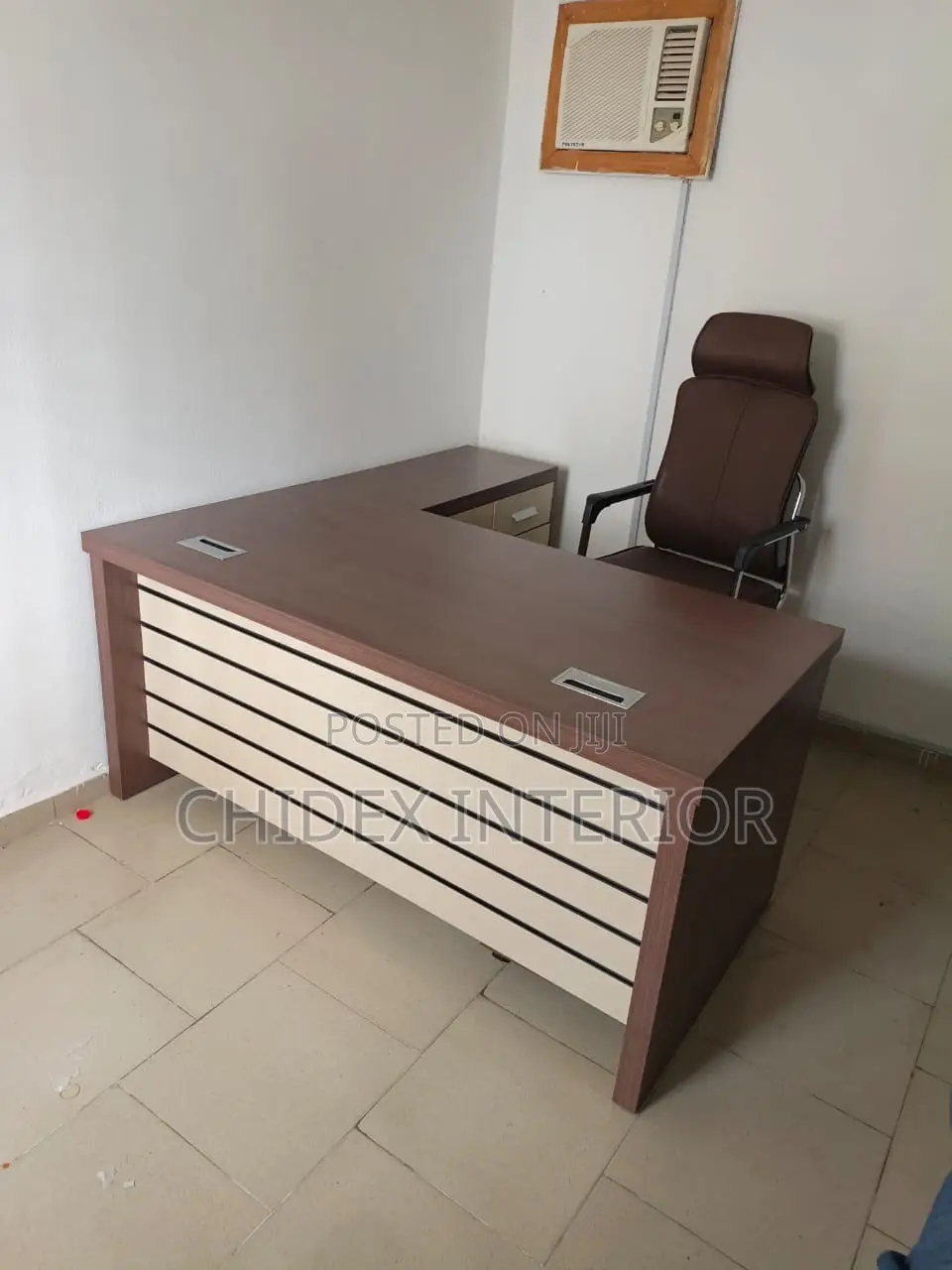 Office Executive Exotic Table With Drawers.