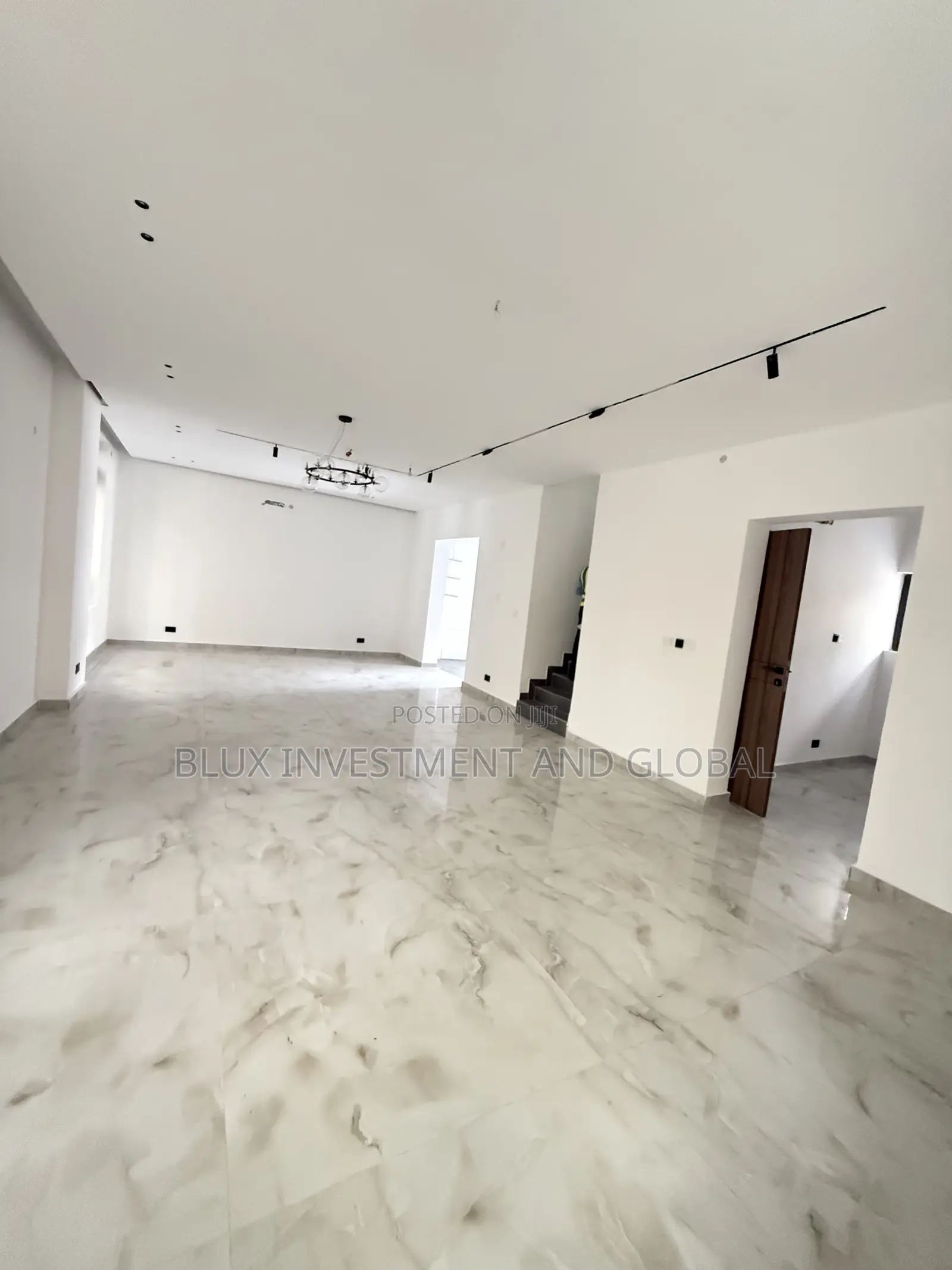 5bdrm Villa in An Access Code, Lekki Phase 1 for sale