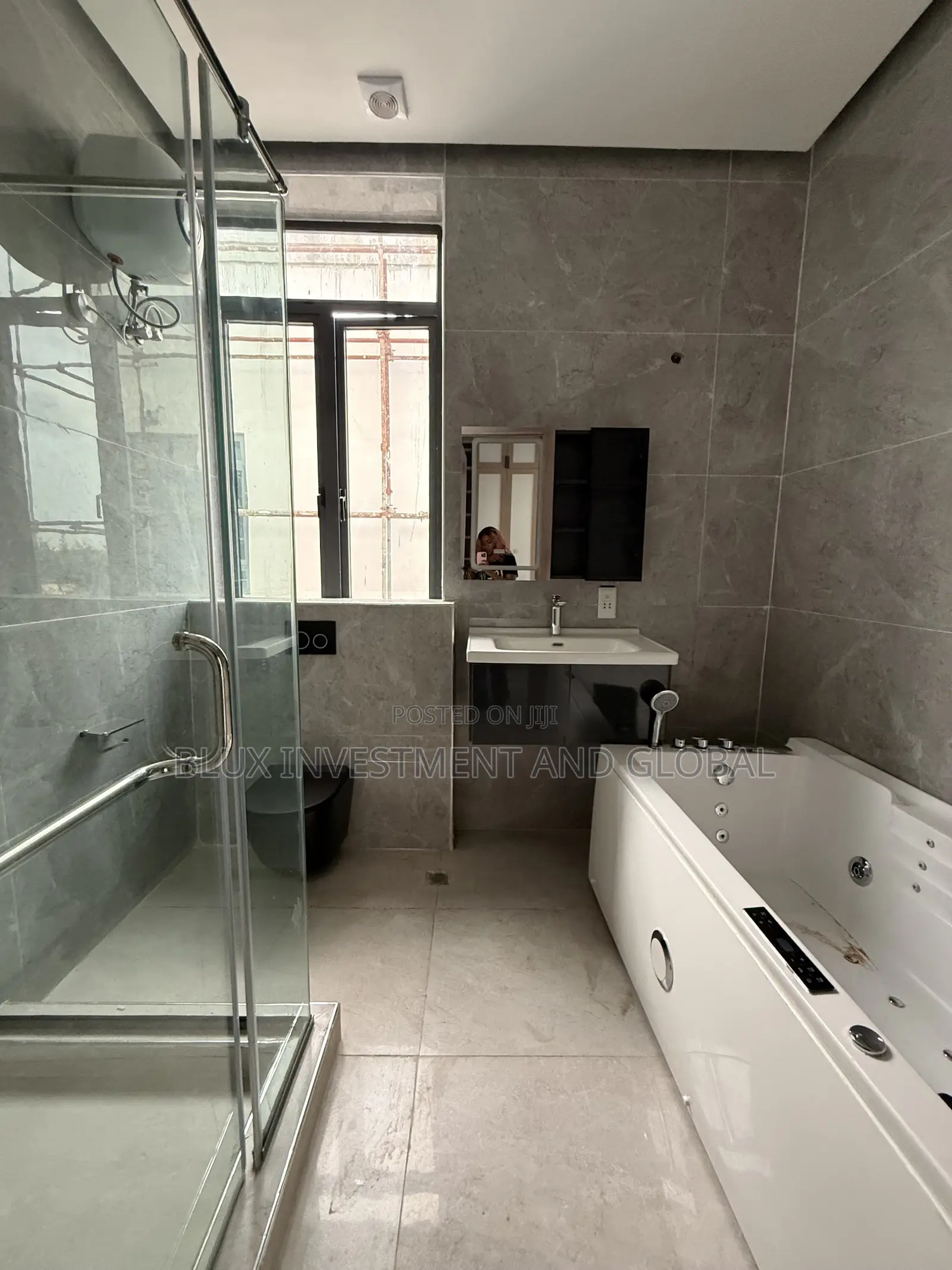 5bdrm Villa in An Access Code, Lekki Phase 1 for sale