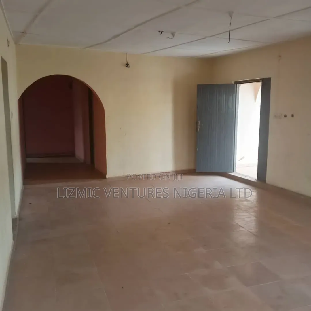 Furnished 3bdrm Apartment in Agric Road, Igando / Ikotun/Igando