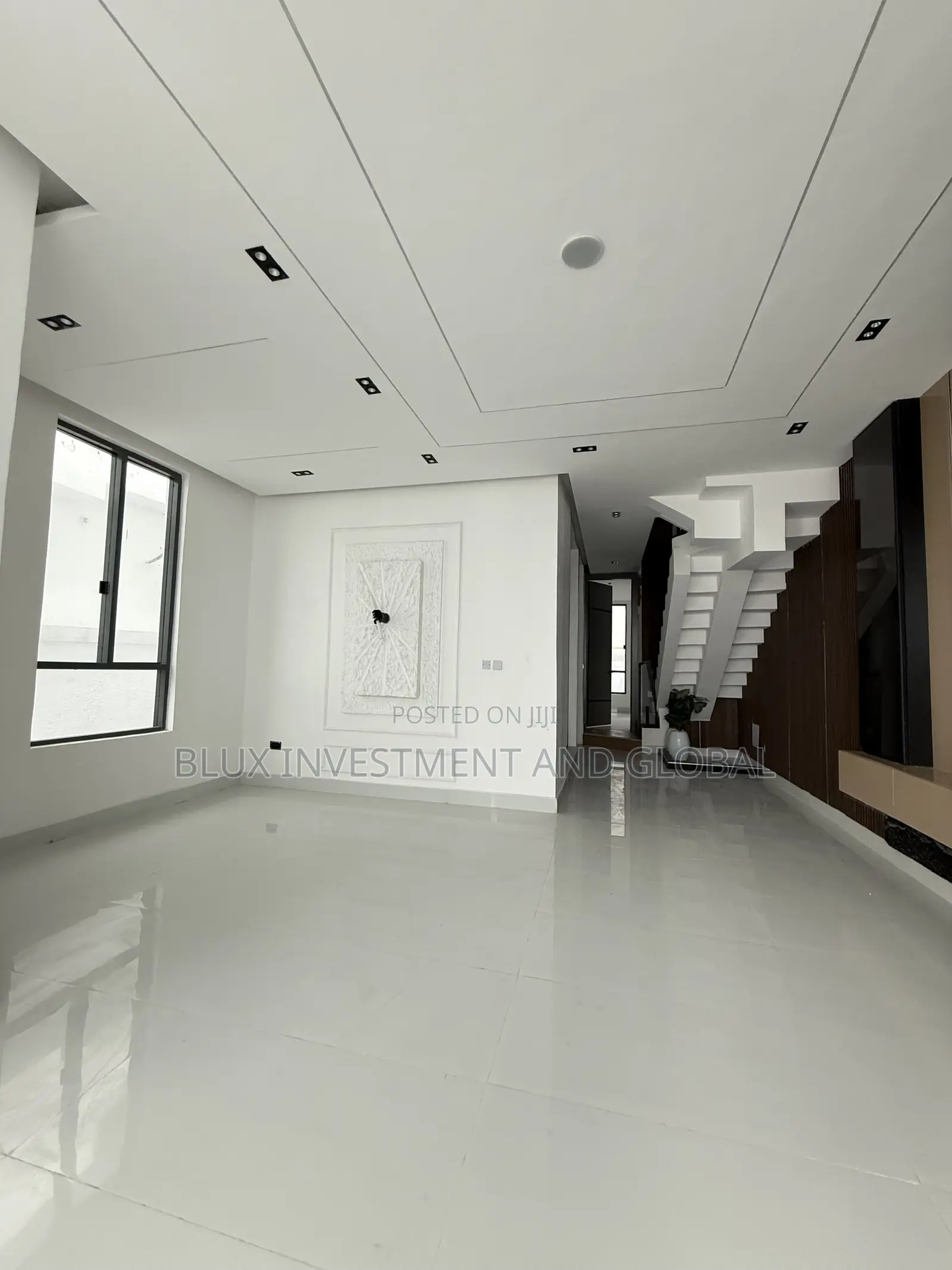 4bdrm Duplex in Chevron for sale