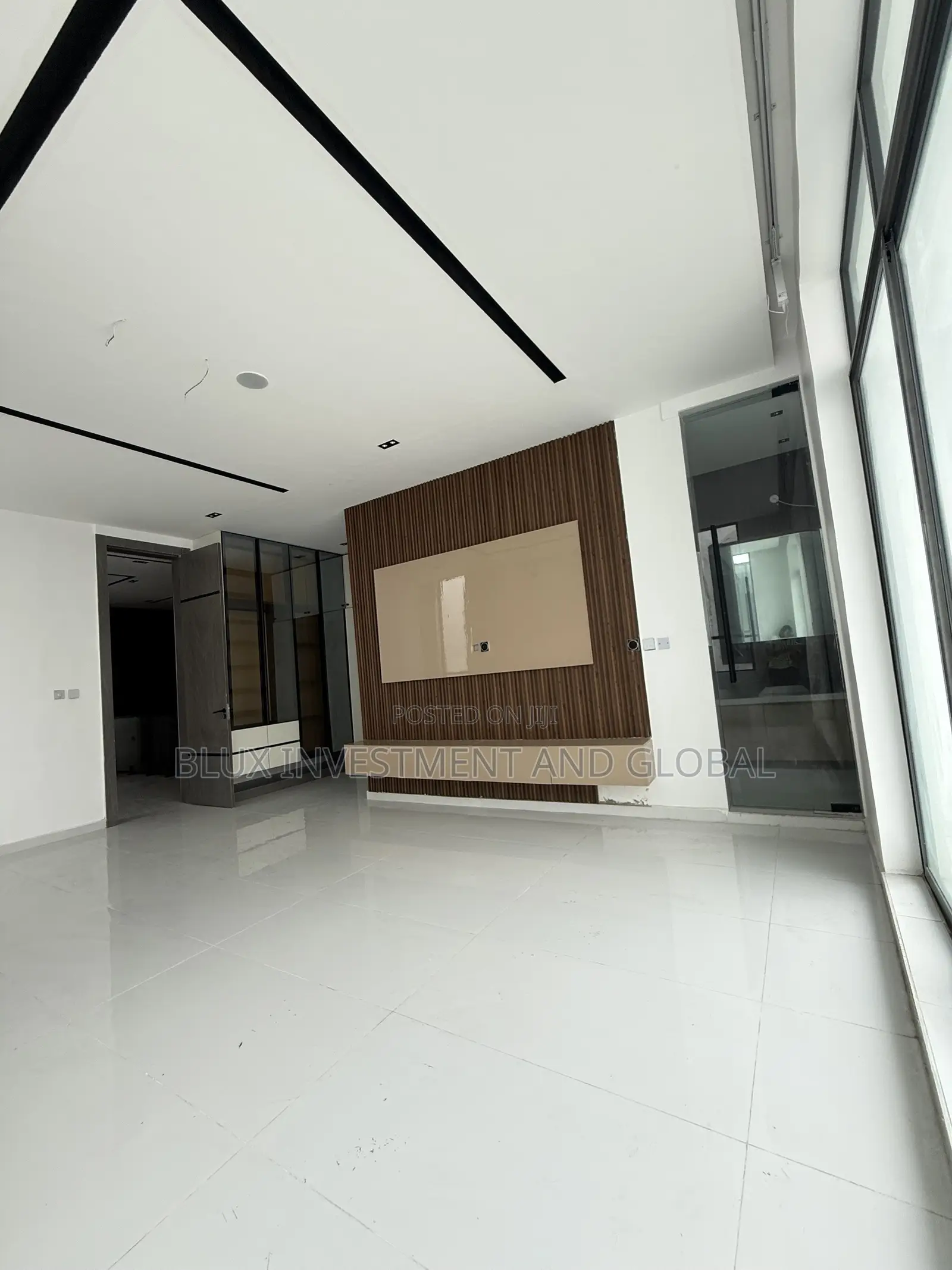4bdrm Duplex in Chevron for sale