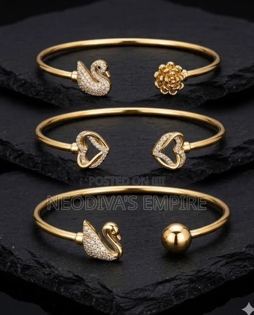 Stainless Steel Bracelet
Set