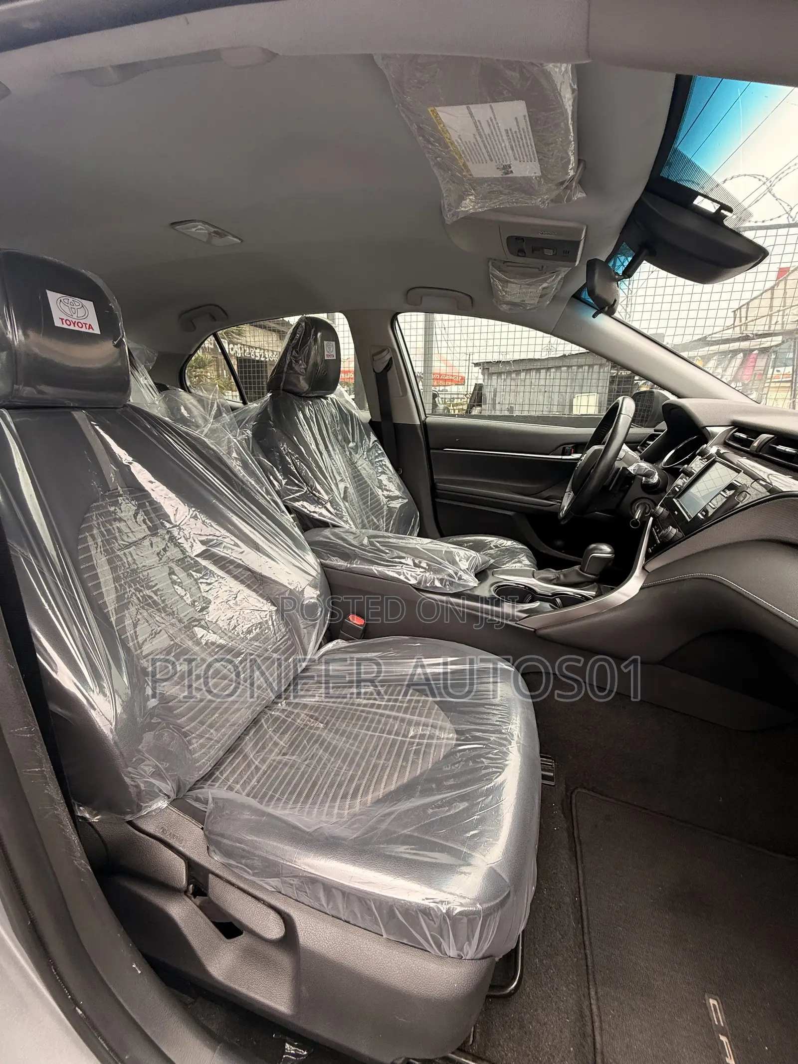 Toyota Camry SE FWD 2020 Silver