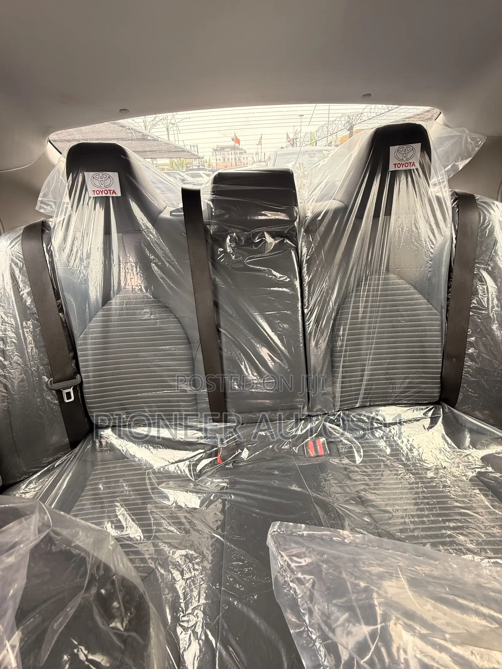 Toyota Camry SE FWD 2020 Silver