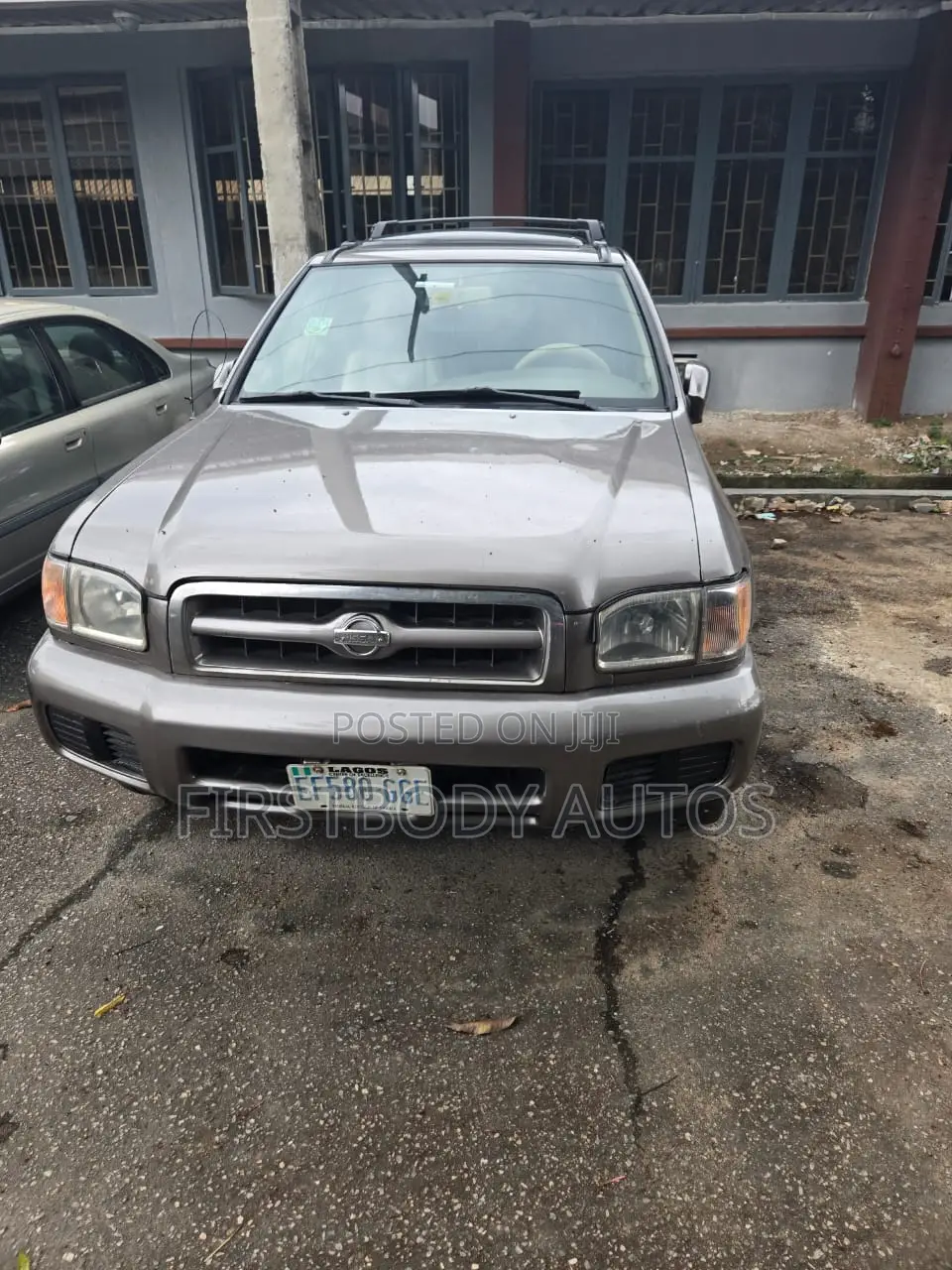 Nissan Pathfinder 2002 Silver