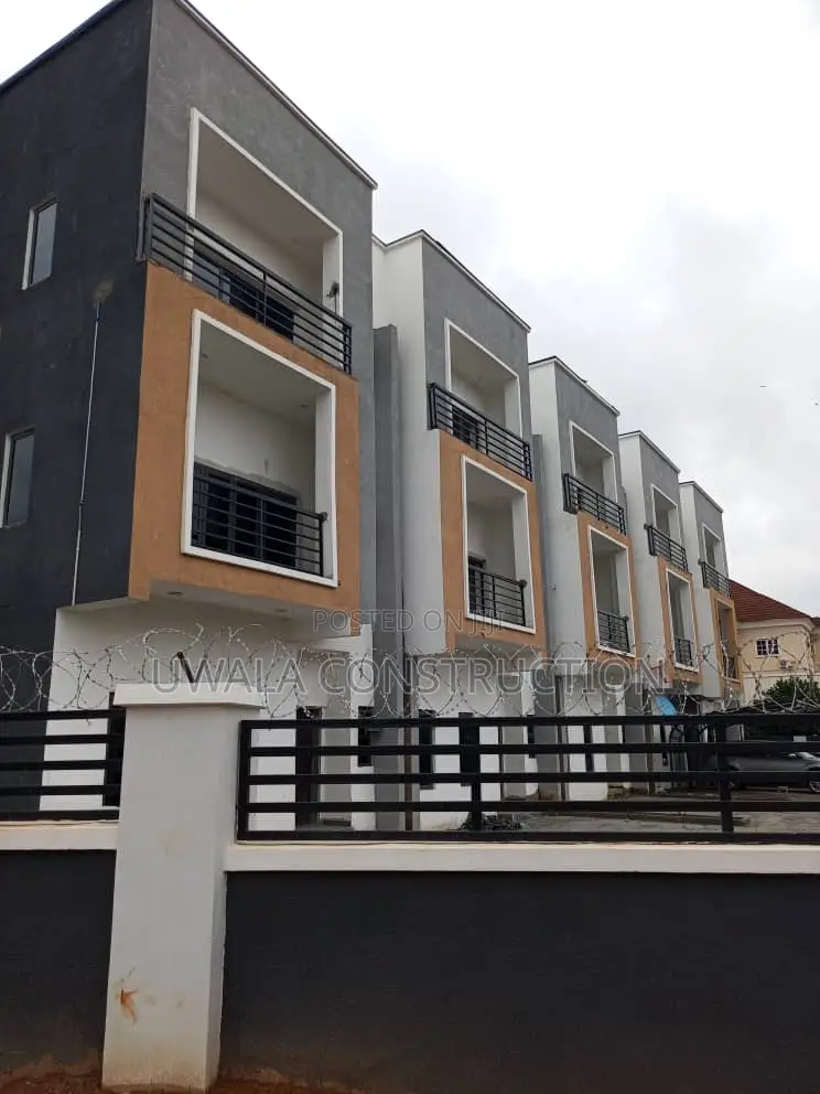 4bdrm Duplex in Central Business District for sale