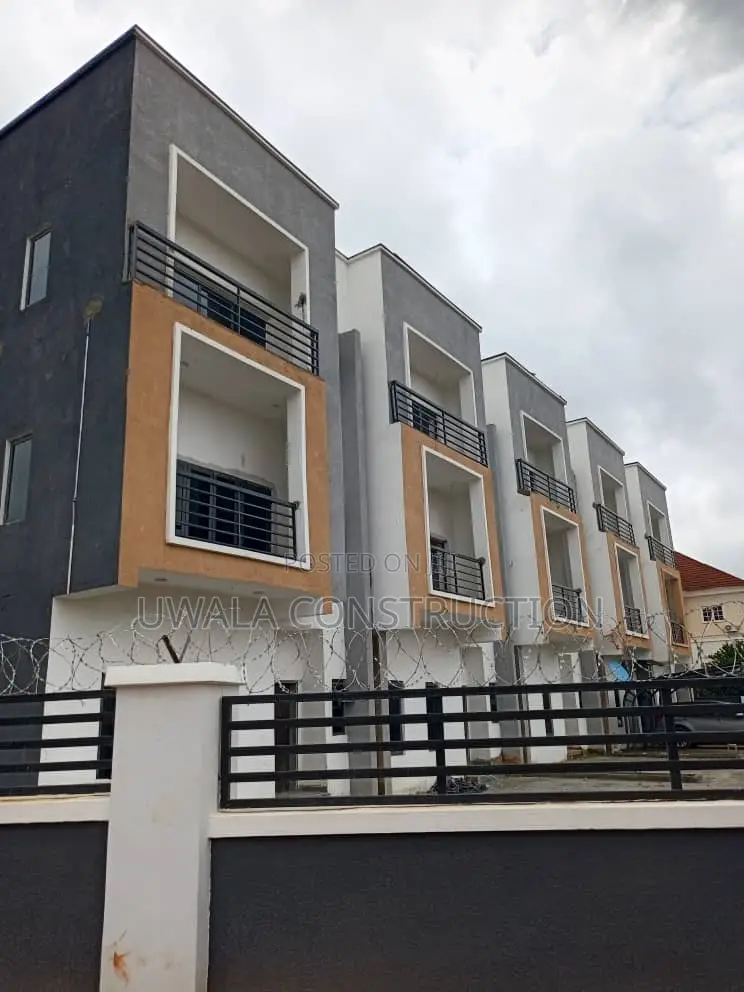 4bdrm Duplex in Central Business District for sale